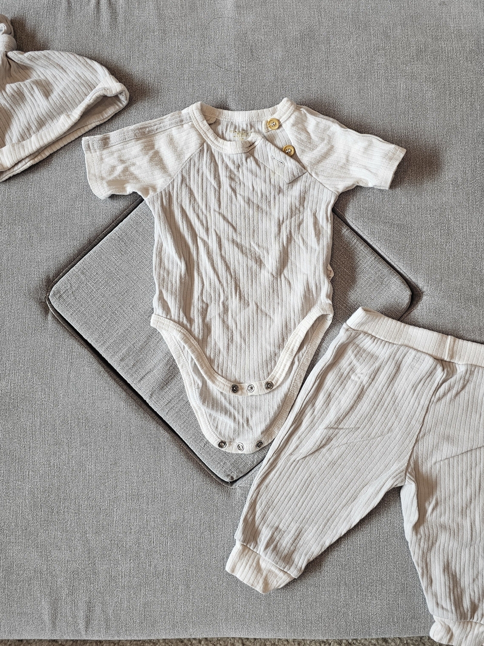 Tahari Cream Ribbed Short-Sleeve Baby Bodysuit